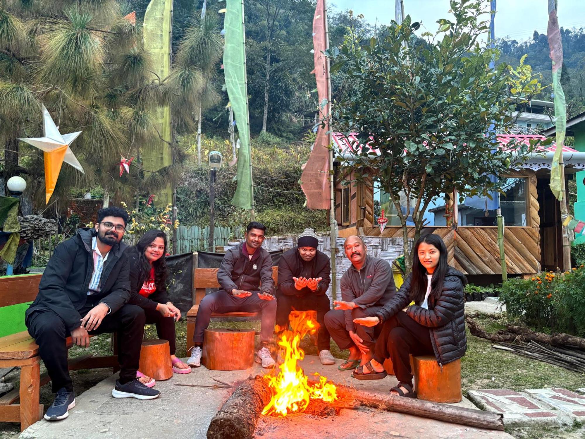 Wake In Himalayas Hostel Pelling Exterior photo