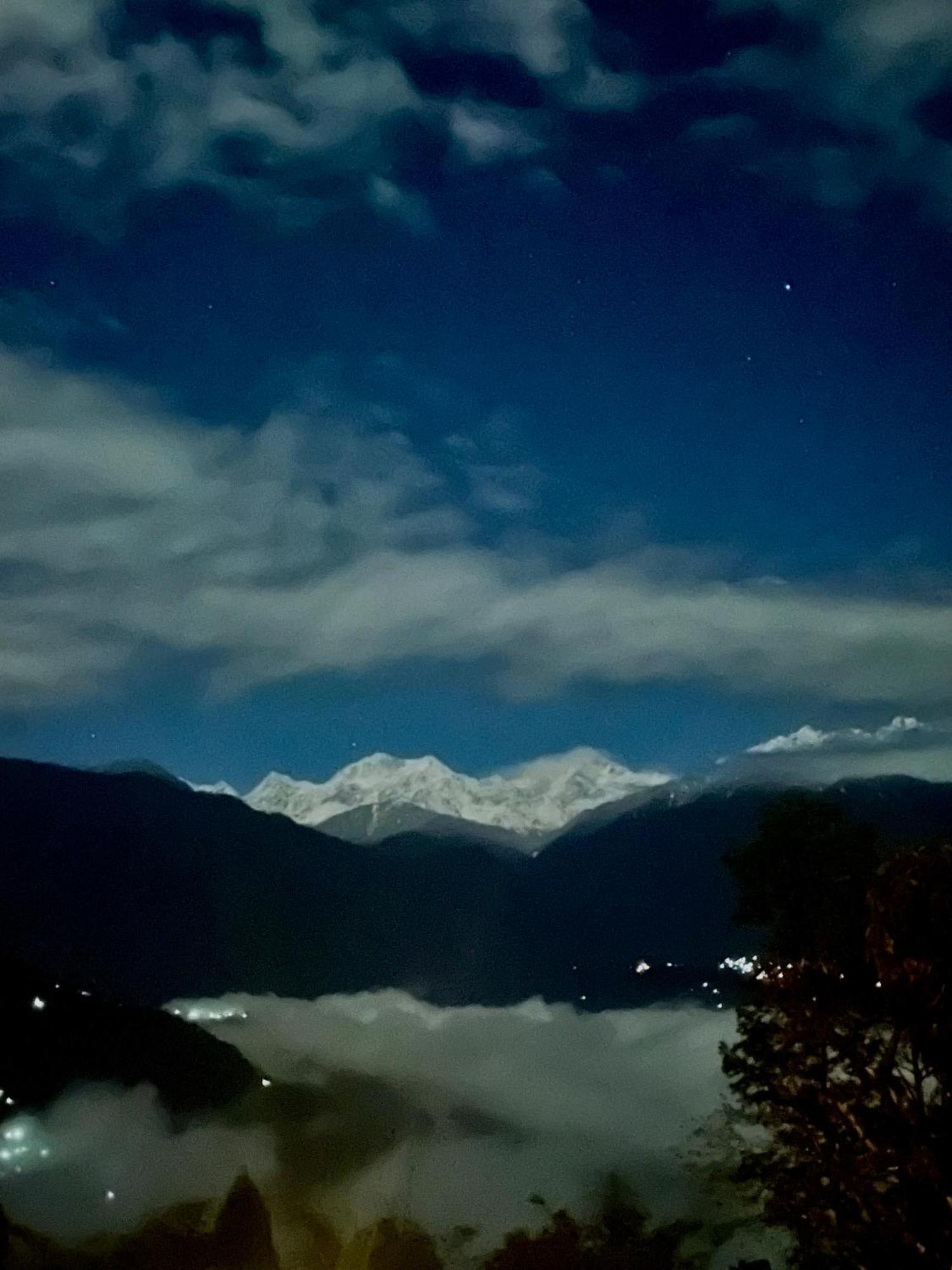 Wake In Himalayas Hostel Pelling Exterior photo