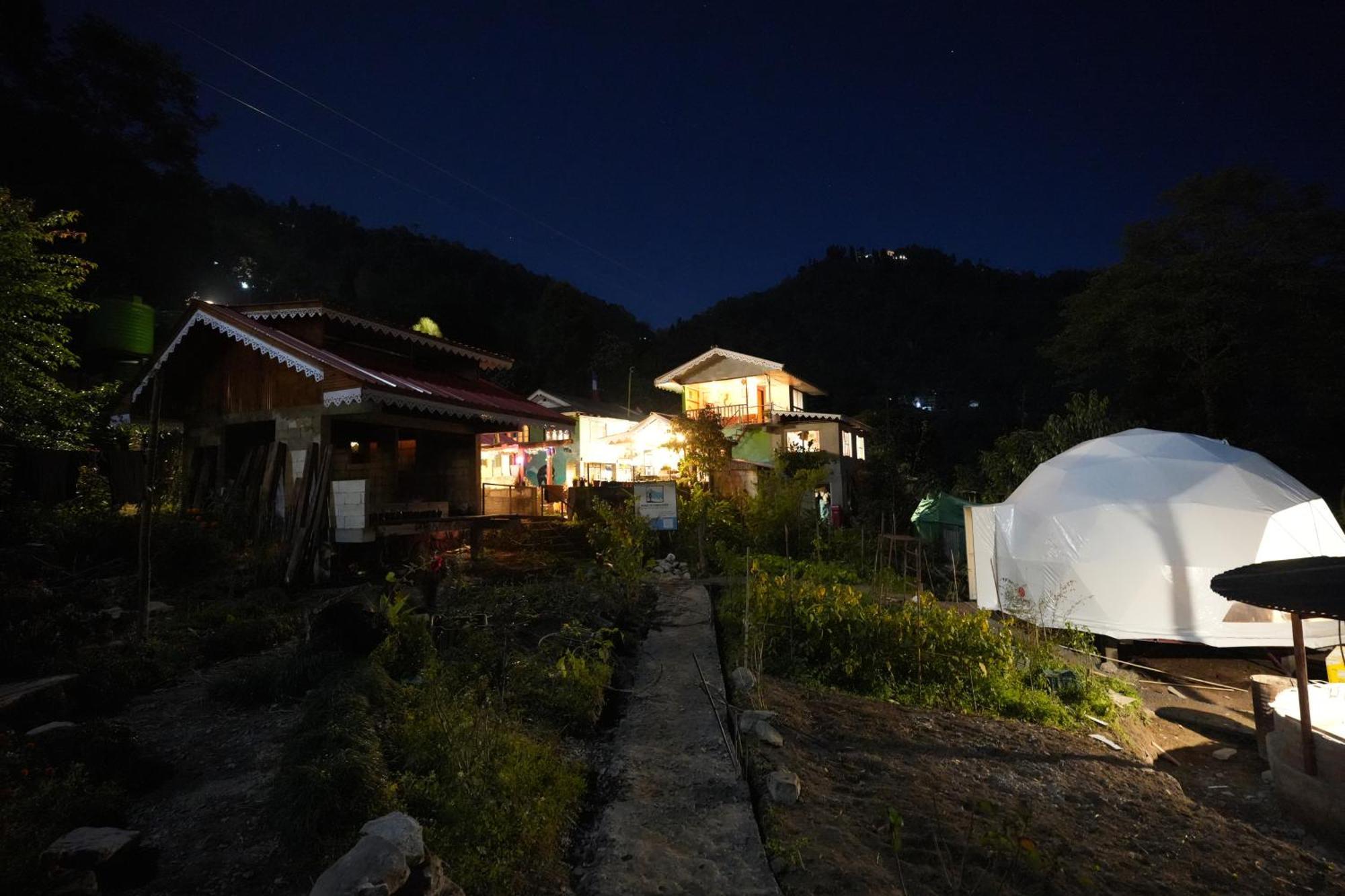 Wake In Himalayas Hostel Pelling Exterior photo