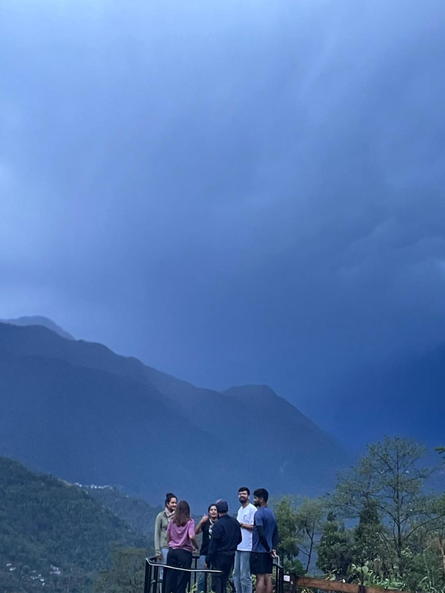 Wake In Himalayas Hostel Pelling Exterior photo