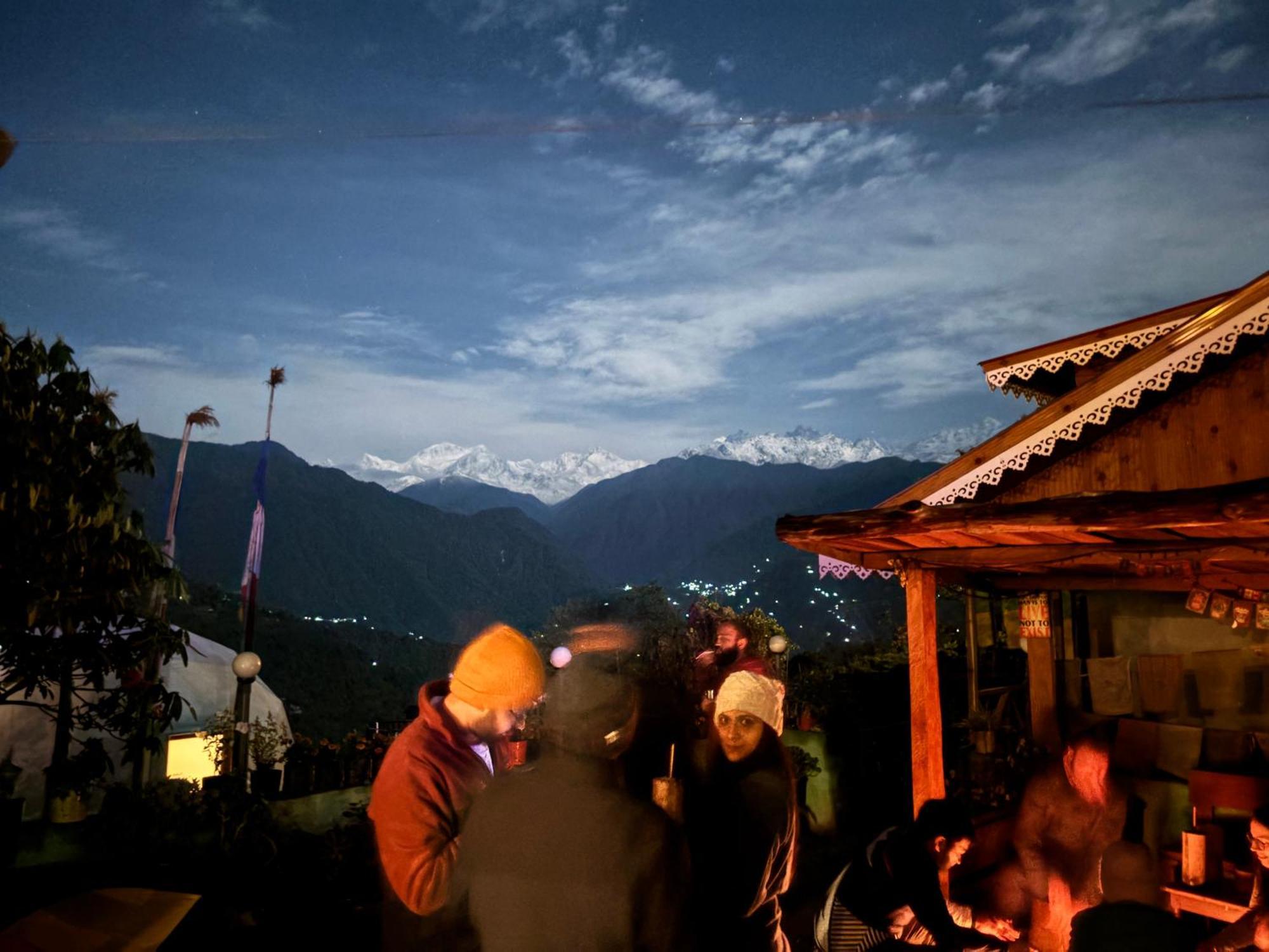 Wake In Himalayas Hostel Pelling Exterior photo